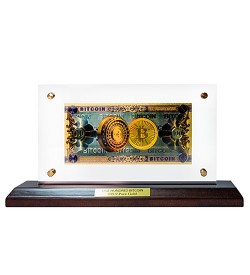 Подарочная позолоченая банкнота BITCOIN на подставке 