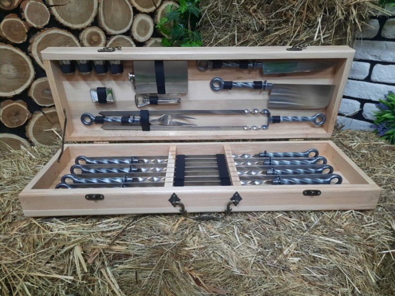 Набор из 8 шампуров "Повелитель Колец" с кованой ручкой (640х12х3 мм) в деревянном кейсе + набор аксессуаров Набор из 8 шампуров "Повелитель Колец" с кованой ручкой (640х12х3 мм) в деревянном кейсе + набор аксессуаров