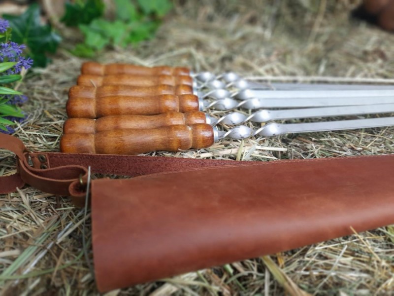 Набір 6 шампурів для люля-кебаб "Master" (730х15х3 мм) у шкіряному чохлі Набір 6 шампурів для люля-кебаб "Master" (730х15х3 мм) у шкіряному чохлі