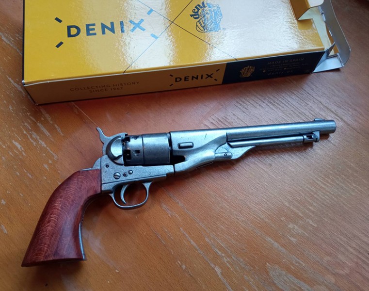 Револьвер часів Громадянської війни США виробництва S. Colt, 1886 р. . Револьвер часів Громадянської війни США виробництва S. Colt, 1886 р. .