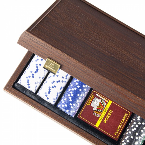 Набор для покера на 300 фишек в кейсе MANOPOULOS PXL20.300 Набор для покера на 300 фишек в кейсе MANOPOULOS PXL20.300