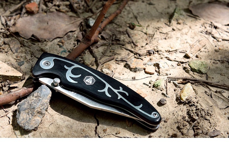 Складаний мисливський ніж 21,5 см LAGUIOLE, чорне дерево пакка з металевим візерунком . Складаний мисливський ніж 21,5 см LAGUIOLE, чорне дерево пакка з металевим візерунком .