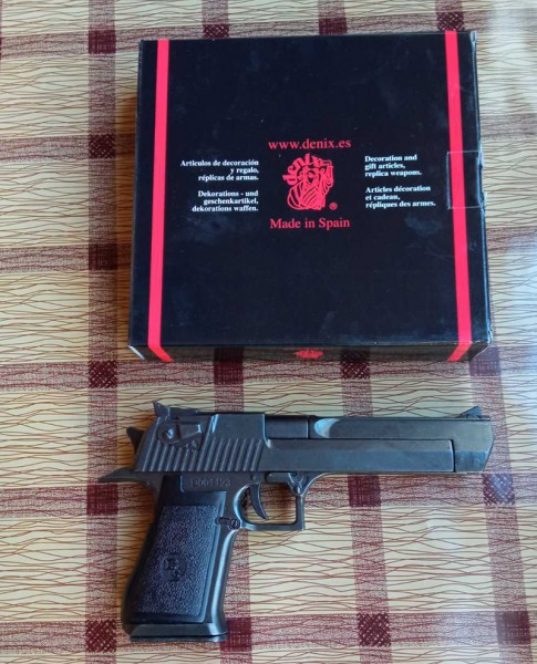 Макет ПОЛУАВТОМАТИЧЕСКИЙ ПИСТОЛЕТ, США-ИЗРАИЛЬ, 1982 г. Макет ПОЛУАВТОМАТИЧЕСКИЙ ПИСТОЛЕТ, США-ИЗРАИЛЬ, 1982 г.