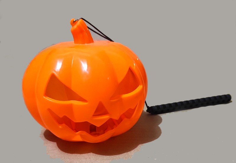 Ліхтарик на Хелловін  - злий гарбуз на Хелловін Ліхтарик на Хелловін  - злий гарбуз на Хелловін