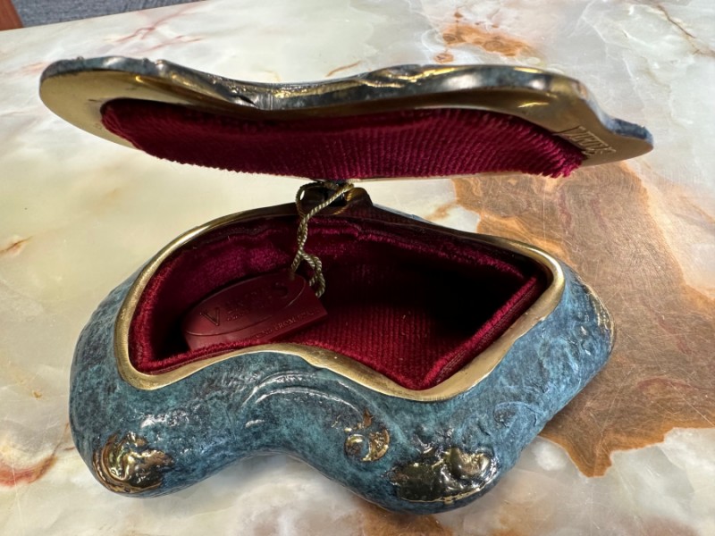 Бронзова шкатулка VIRTUS OVAL Бронзова шкатулка VIRTUS OVAL