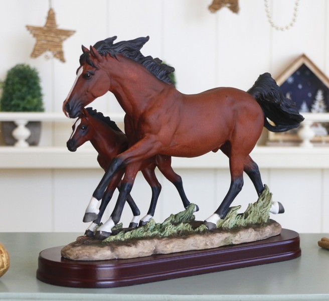 Статуетка кінь з лошам 30*13*11 Статуетка кінь з лошам 30*13*11