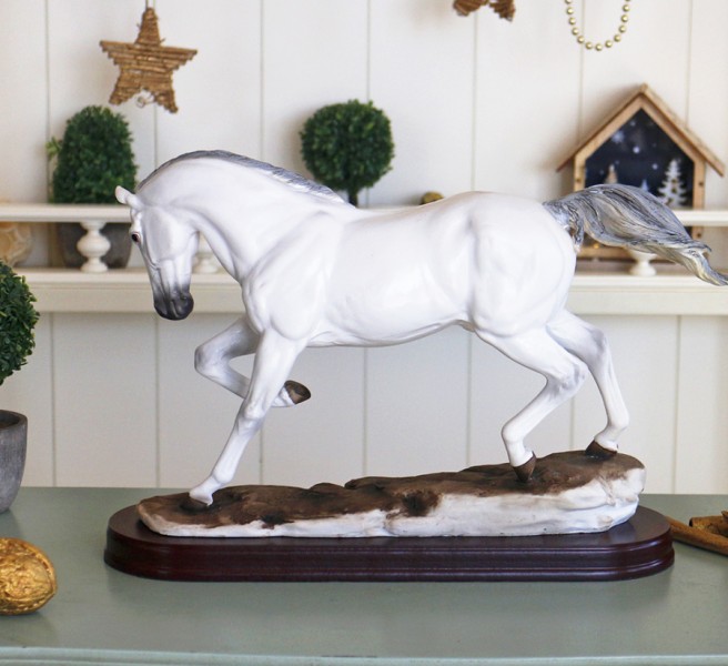 Статуетка сніжний кінь 32,5*10*21 Статуетка сніжний кінь 32,5*10*21