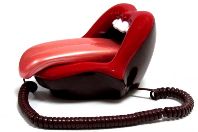 Телефон "Губи з язиком" Телефон "Губи з язиком"