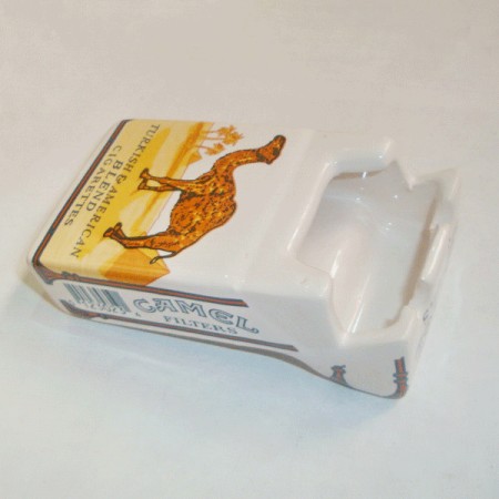 Попільничка Пачка цигарок Попільничка Пачка цигарок