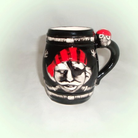 Піратський кухоль Бочка рому . Піратський кухоль Бочка рому .