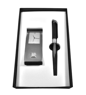 Набір Ручка перова та годинник Pierre Cardin . Набір Ручка перова та годинник Pierre Cardin .