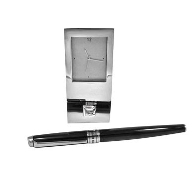 Набір Ручка перова та годинник Pierre Cardin . Набір Ручка перова та годинник Pierre Cardin .