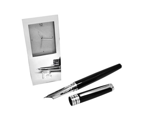 Набір Ручка перова та годинник Pierre Cardin . Набір Ручка перова та годинник Pierre Cardin .