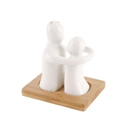Набір сіль і перець з бамбуковою підставкою Двоє в обіймах Набір сіль і перець з бамбуковою підставкою Двоє в обіймах