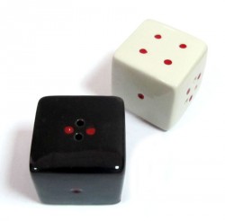 Сільнички кубики біле на чорному Сільнички кубики біле на чорному