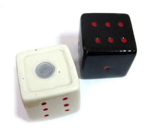 Сільнички кубики біле на чорному Сільнички кубики біле на чорному