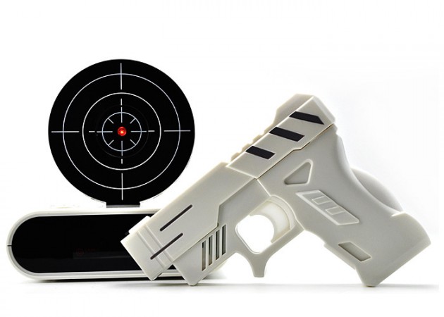 Будильник із пістолетом білий . Будильник із пістолетом білий .