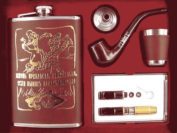 Фляга, подарунковий набір - шкіра із золотом Фляга, подарунковий набір - шкіра із золотом