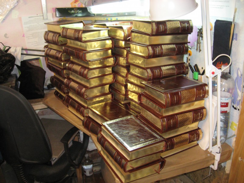 БІБЛІОТЕКА КЛАСИКИ (ROBBAT MARRONE) У 100 ТОМАХ БІБЛІОТЕКА КЛАСИКИ (ROBBAT MARRONE) У 100 ТОМАХ