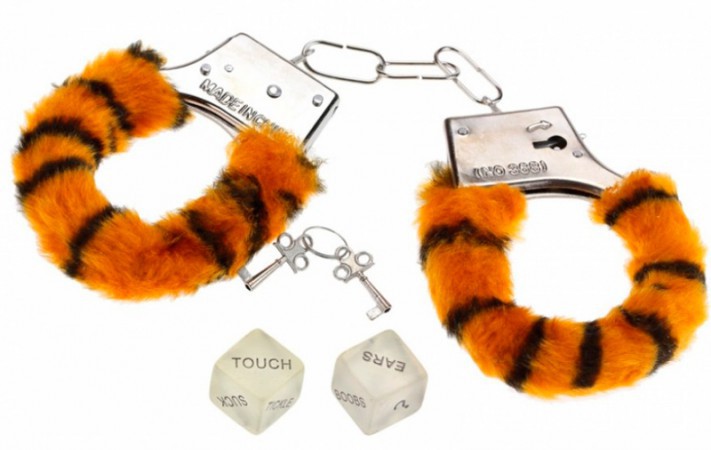 Наручники з кубиками "СЕКСІ"  ,  тигрові Наручники з кубиками "СЕКСІ"  ,  тигрові